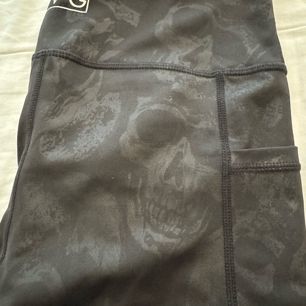 CVG SHADOW SKULLS CAPRIS - Picture 2 of 2